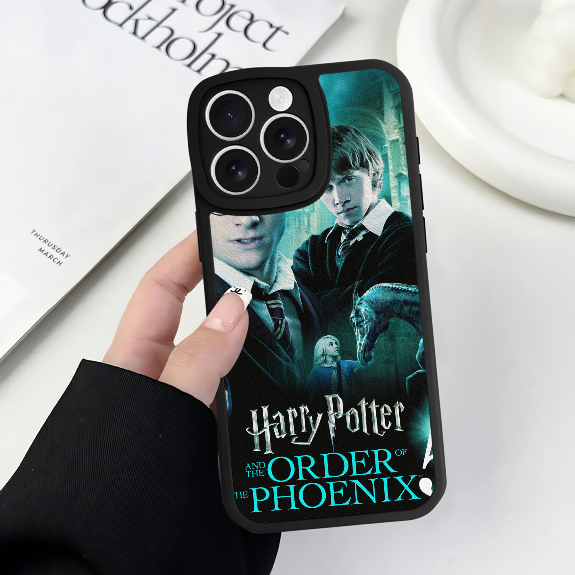 （画像用） Harry Potter ハリー・ポッターシリーズ 【iPhone 16シリーズ対応】シリコンスマホケース（レザー調） 材質：シリコン